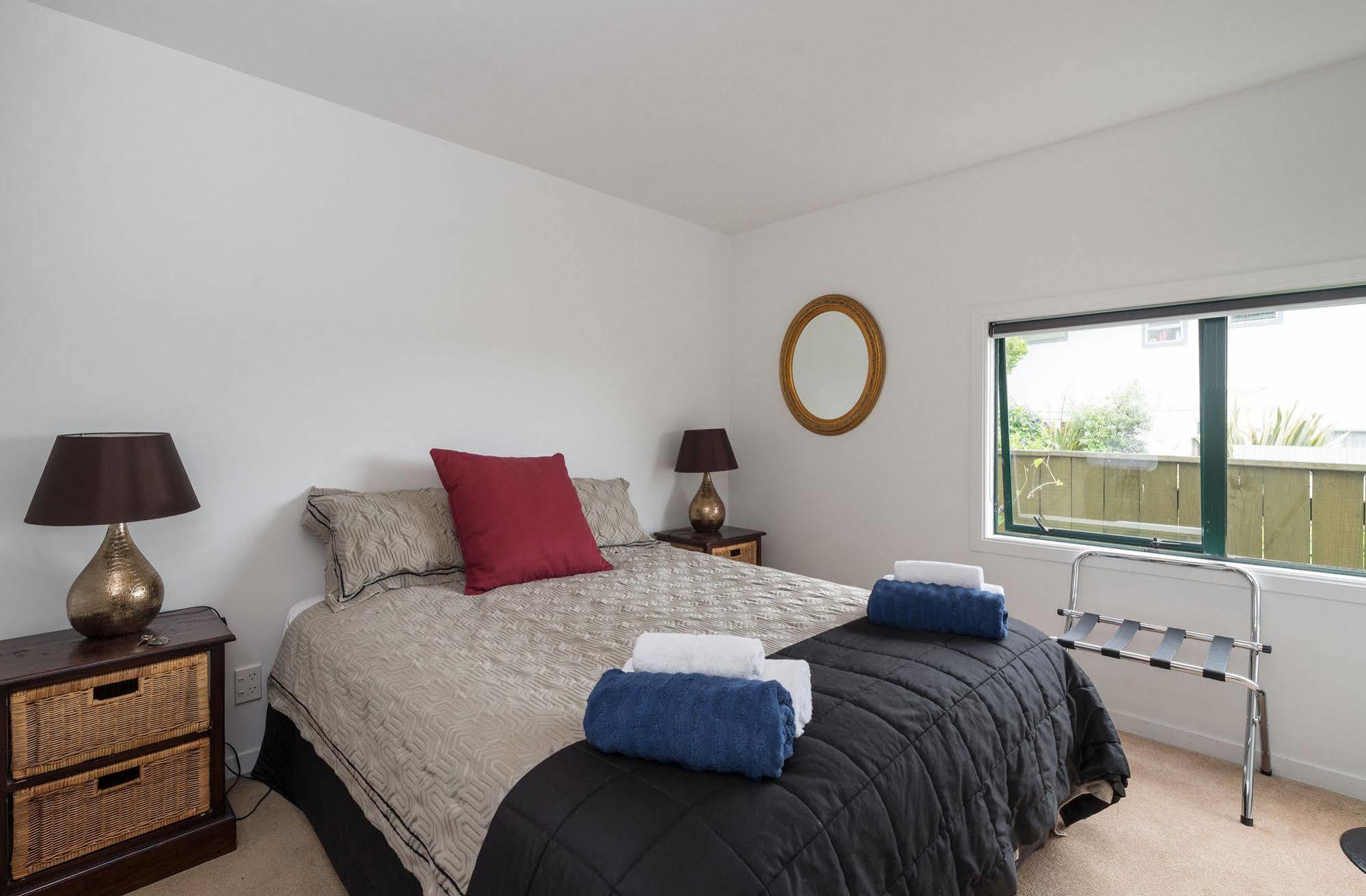 Lakeside City Apartments - Penthouse And Studio Rotorua Ngoại thất bức ảnh